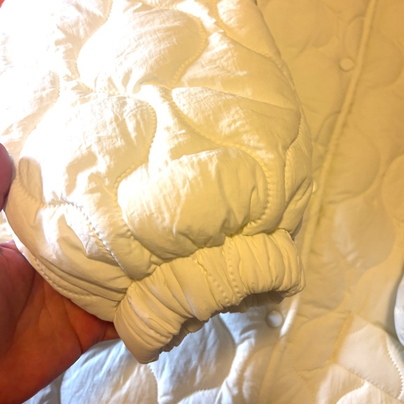 Grip & Co (sold by Simons) oversized white wavy topstitching quilted coat NWT - Picture 6 of 13